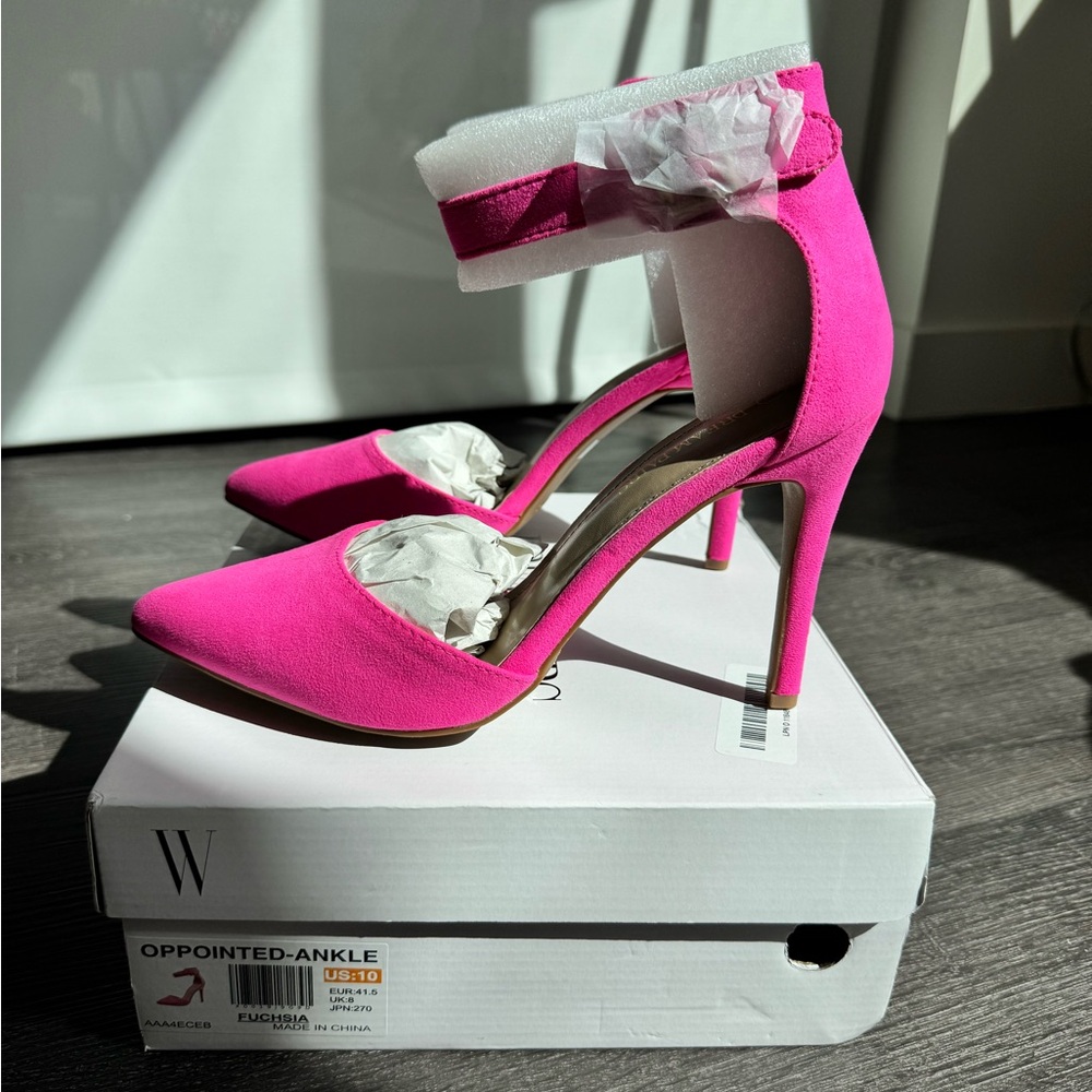 Pink pointed toe pumps size 10